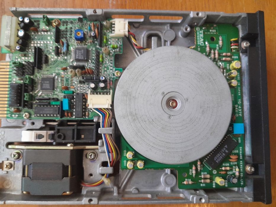 Продам дисковод "TEAC"!