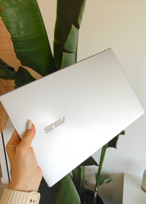 ASUS ZenBook UX325EA / Teclado Russo / 13,3" OLED / i5 / 16GB / SSD 512GB / Bateria Nova
