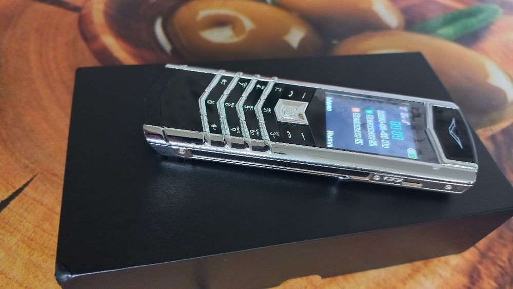 Продам Vertu signature
