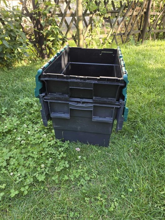 Skrzynia, skrzynka. solidny Pojemnik transportowy zamykany, wózek