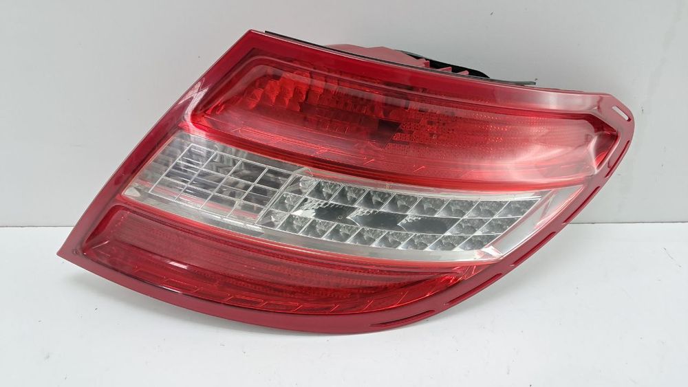 Фонарь задний правый стоп Mercedes W204 2007-2011 A2048202064