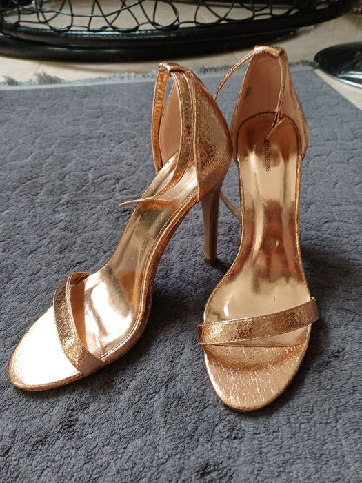 Złote sandałki na paseczki na obcasie roz 37