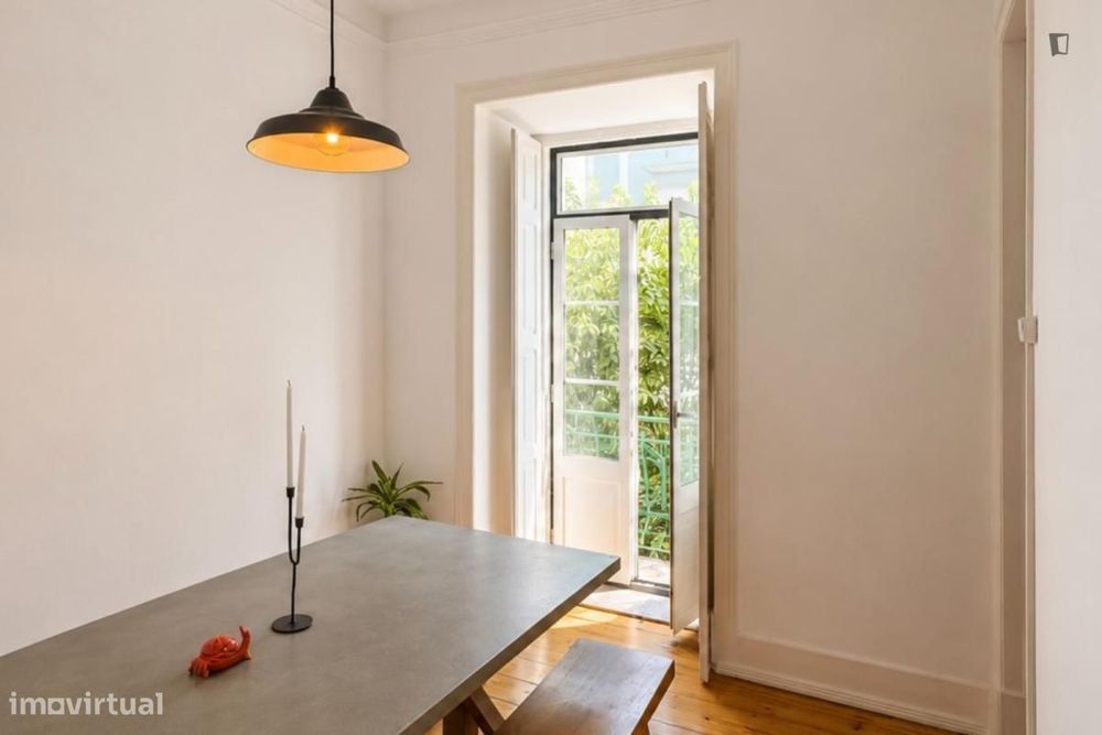 Quarto - localizado em Arroios Lisbon