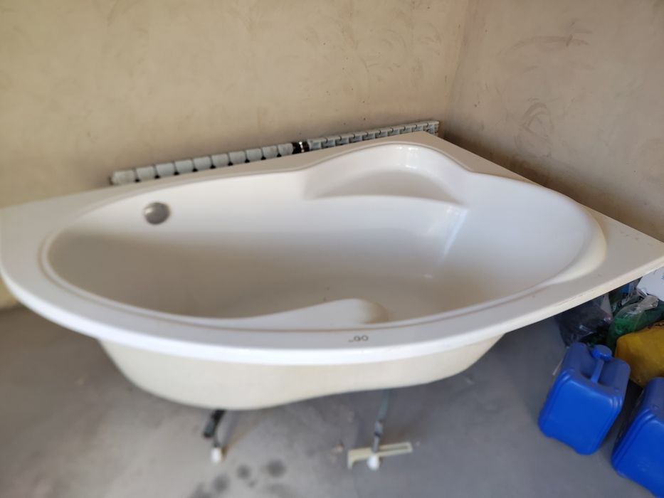 Продам углову ванну ego, стан нової