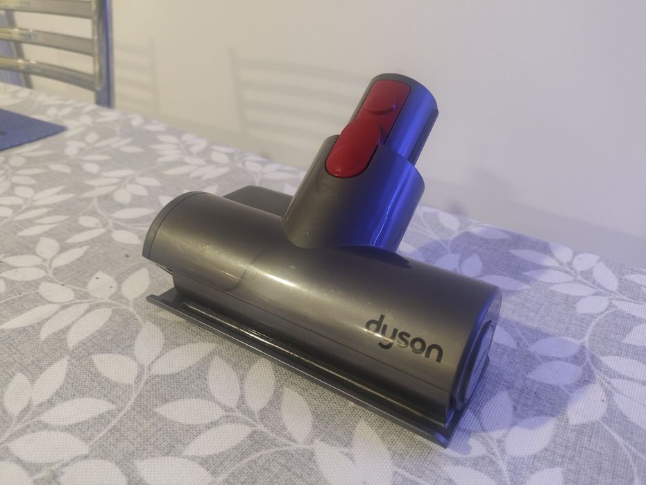Escova pequena Dyson V6