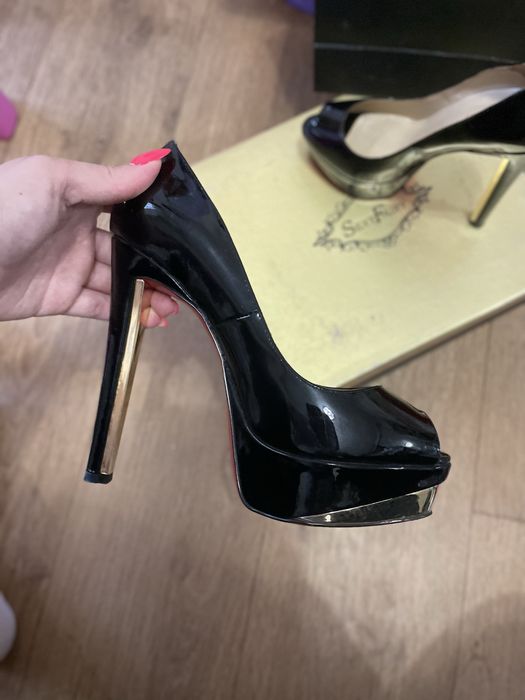 Туфли лаковая кожа 37р в хорошем состоянии