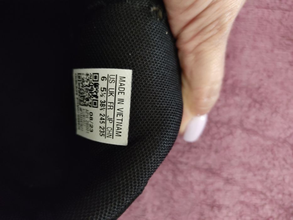 Sapatilhas adidas usadas