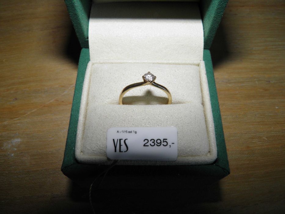 YES Pierścionek złoty z diamentem r.10