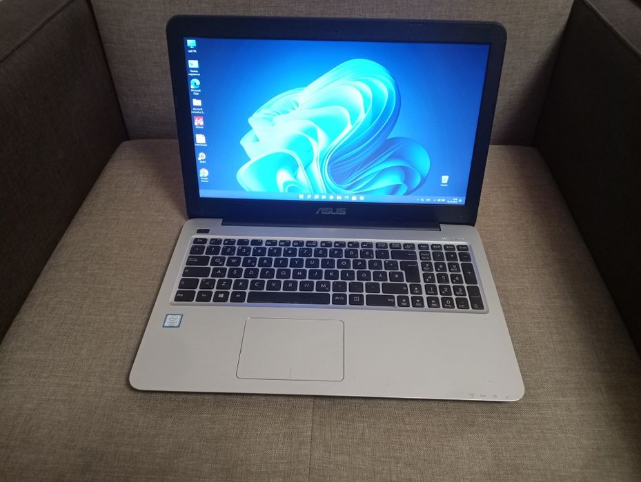 Ноутбук Asus R558U,Intel Core i5-7200,ram 8/ssd 240 gb,Nvidia 2gb