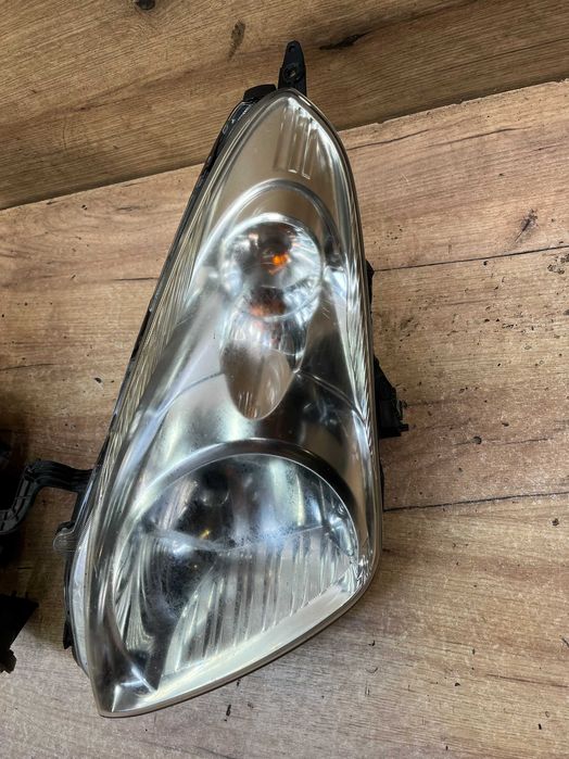 Lampa/reflektor przedni lewy prawy Nissan Pixo