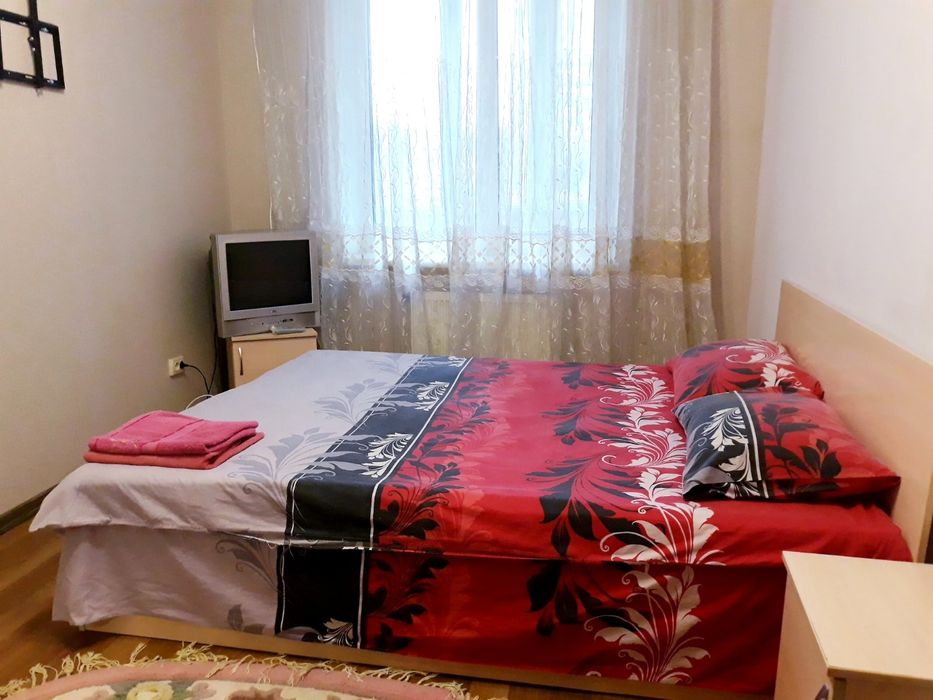 2-кім. Дзеркальна шафа. Район Північний ."Чайка". Подобово. Ціна доби.