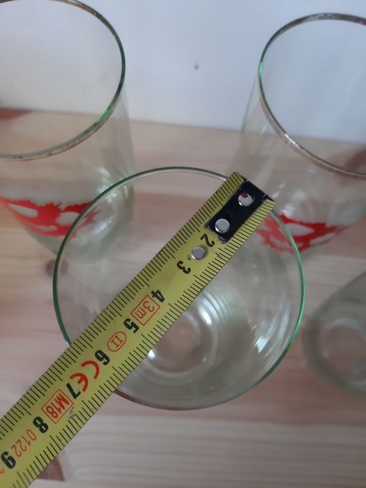 Sprzedam komplet 6 szklanek + jedna gratis PRL szkło