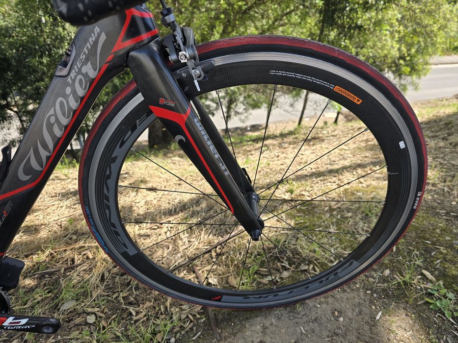 Bicicleta carbono grupo eletrico