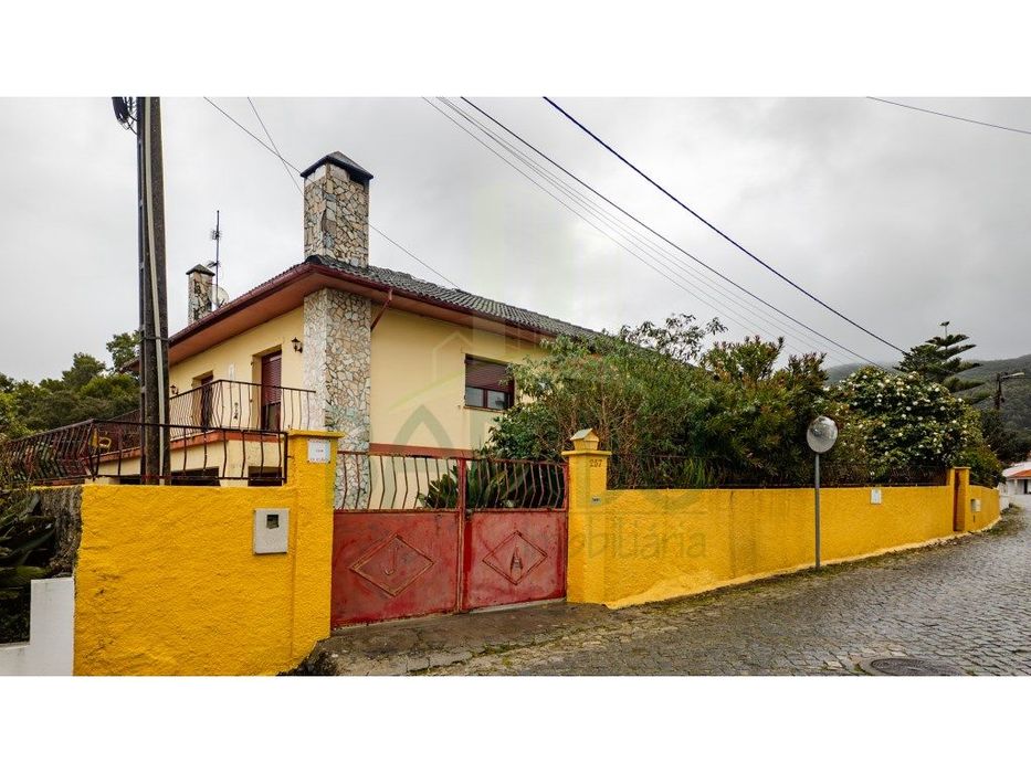 Moradia T3 + T3 em Moledo - a dois minutos da Praia