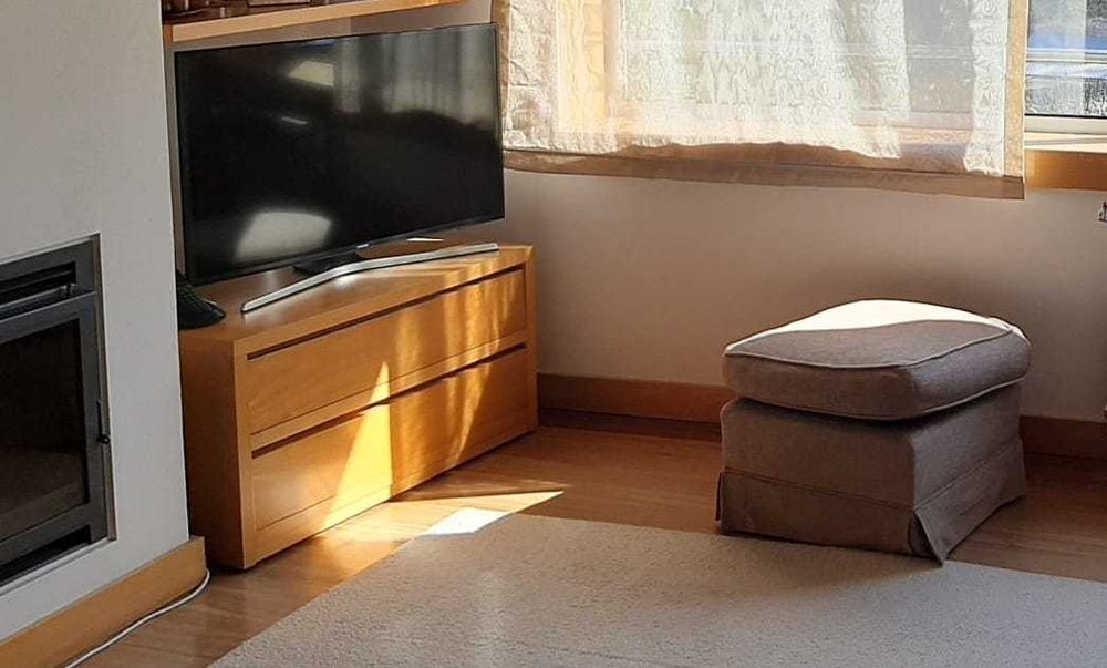 Móvel TV com 2 gavetas