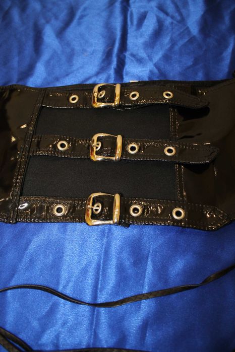 Лаковый блестящий пояс виниловый большого размера блестящий батал