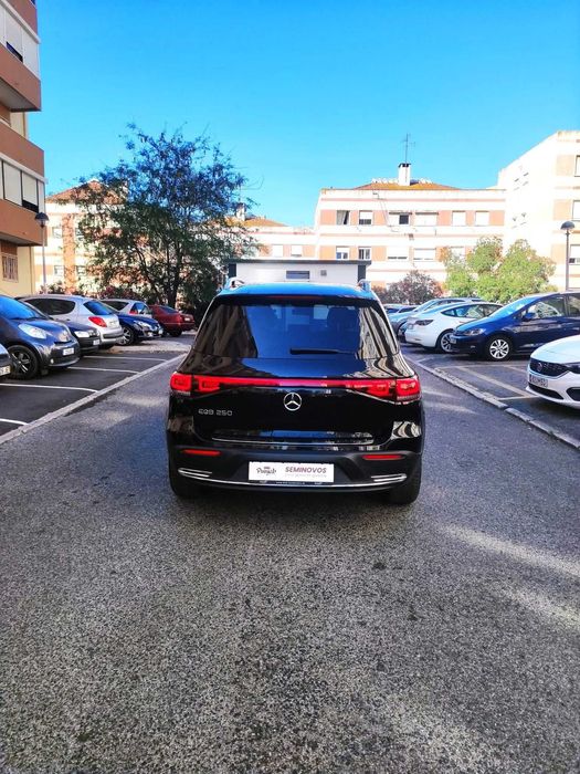 Mercedes-Benz EQB 250 – Electric Luxury SUV!