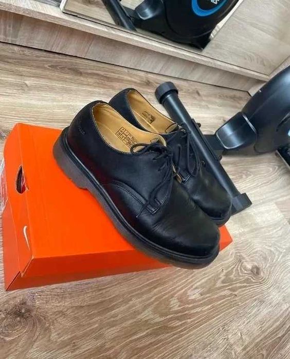 Buty Dr. Martens Skórzane Czarne skóra półbuty black elegnackie r.39