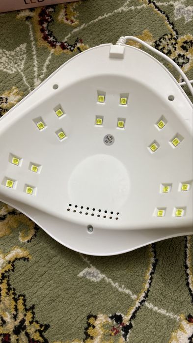 LED/UV лампа для манікюру від бренду Sinsay