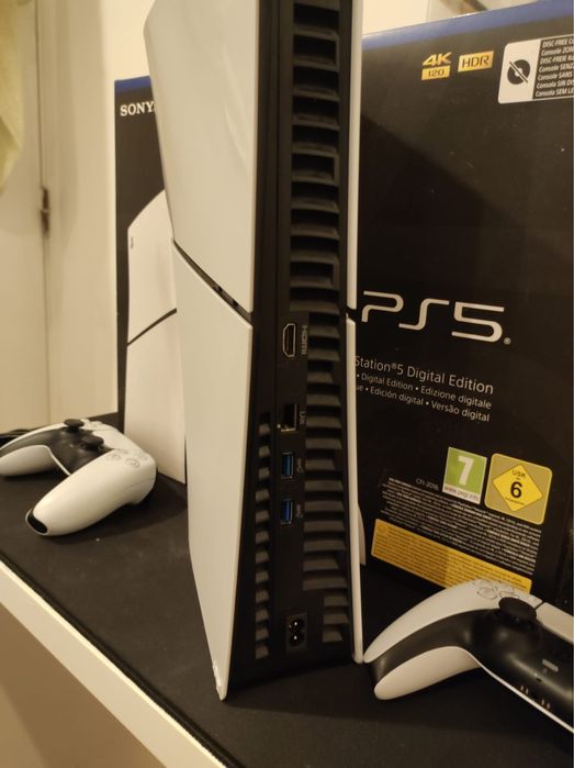 PS 5 slim 1TB com 2 comandos