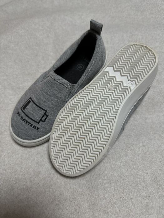 Кеди, сліпони, тапки