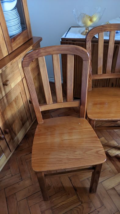 Conjunto de 4 cadeiras em madeira maciça