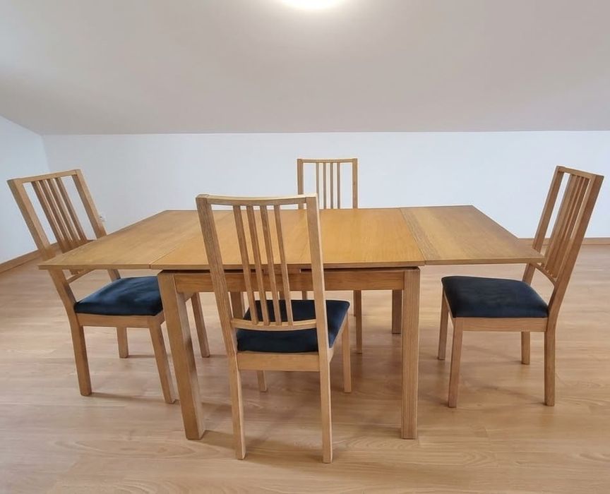 Mesa com 4 cadeiras
