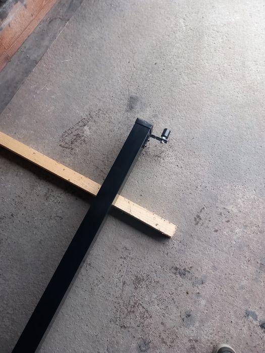 Słupek do bramy przesuwnej przelotowy