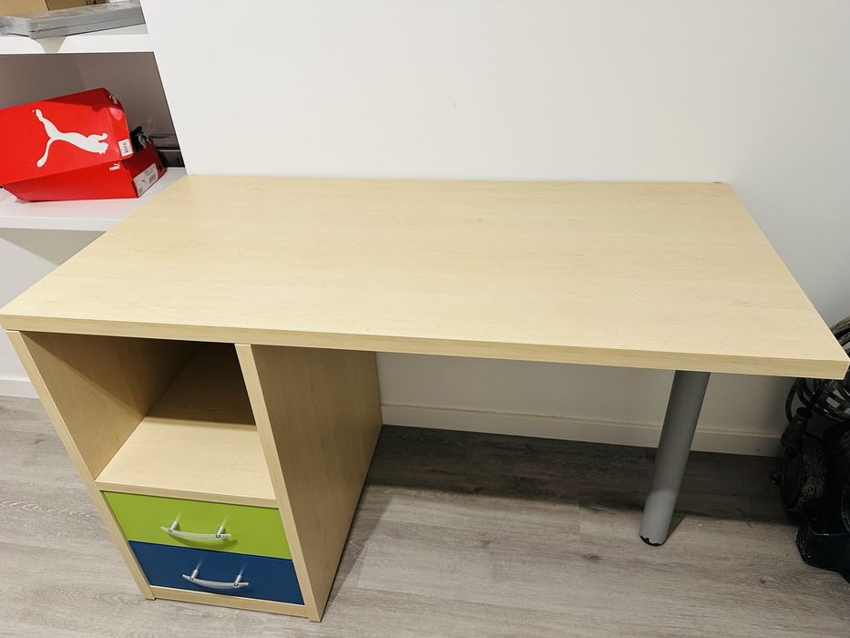 Cama dupla com armario e mesa secretaria semi nova