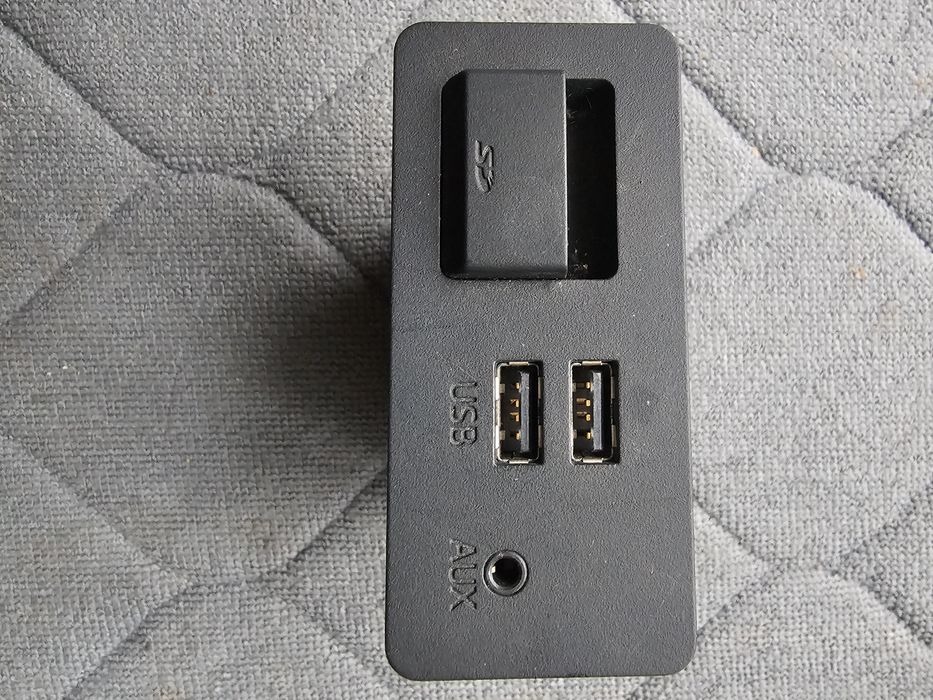 Мазда CX-9.Блок AUX,USB.