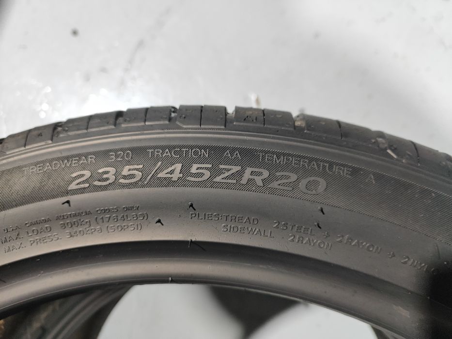 2 pneus semi novos 235-45R20 Hankook - Oferta dos Portes