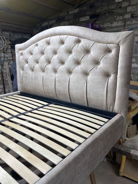 Продам нове ліжко та диван