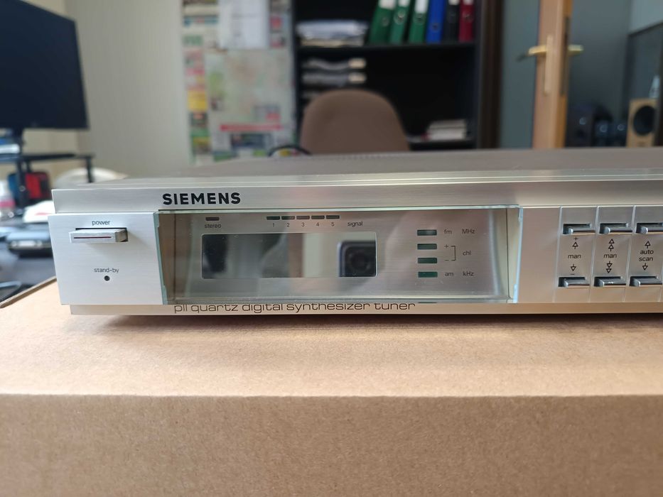 Tuner Siemens RH777 w dobrym stanie bez pilota
