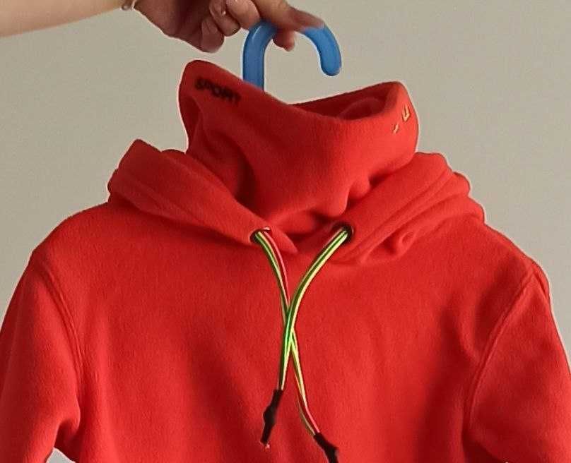 Unisex fleece jacket with a hood and a high collar. Very warm