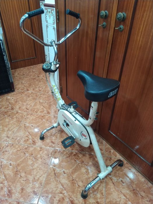 Bicicleta estática Altis BH anos 80 com 17,5kg casa quarto apartamento