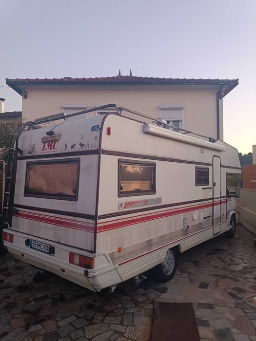 Autocaravana prefeita para passeios em família