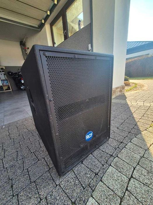 Subbas aktywny RCF ART 705-AS