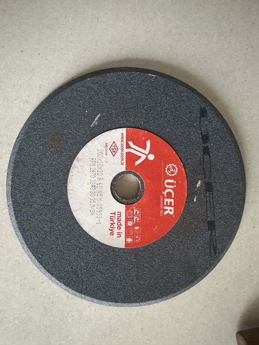 Круг для заточки ленточных пил 200x10x20 A60 Ucer (абразивный диск)