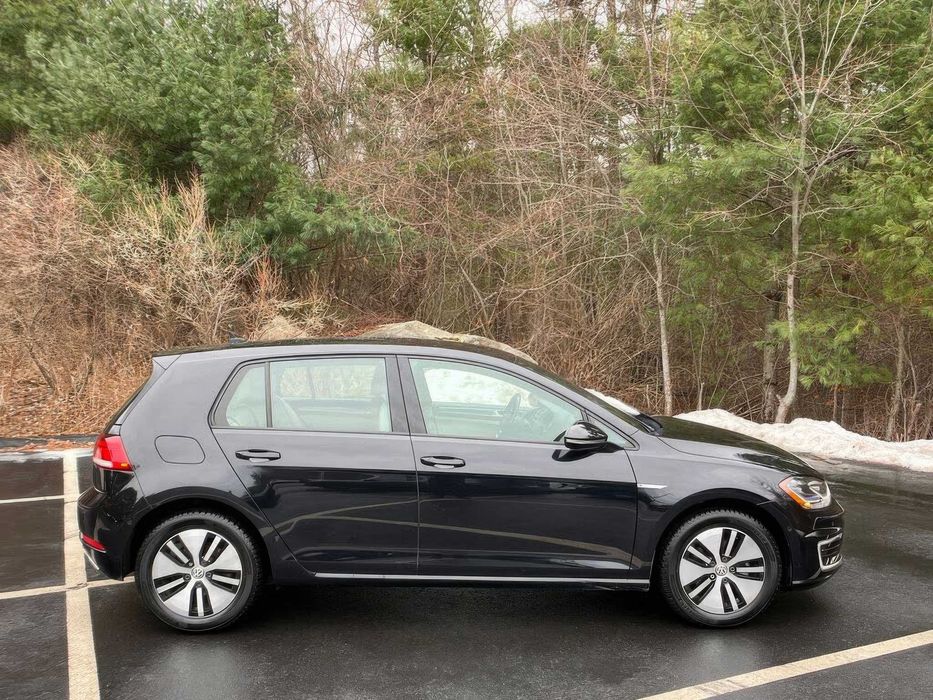 Volkswagen e-Golf      2018