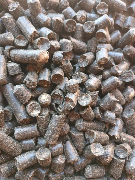 Продам пеллеты из лузги подсолнечника и отходов.