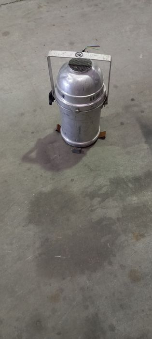 Projector de alumínio PAR 64 Peniche • OLX Portugal