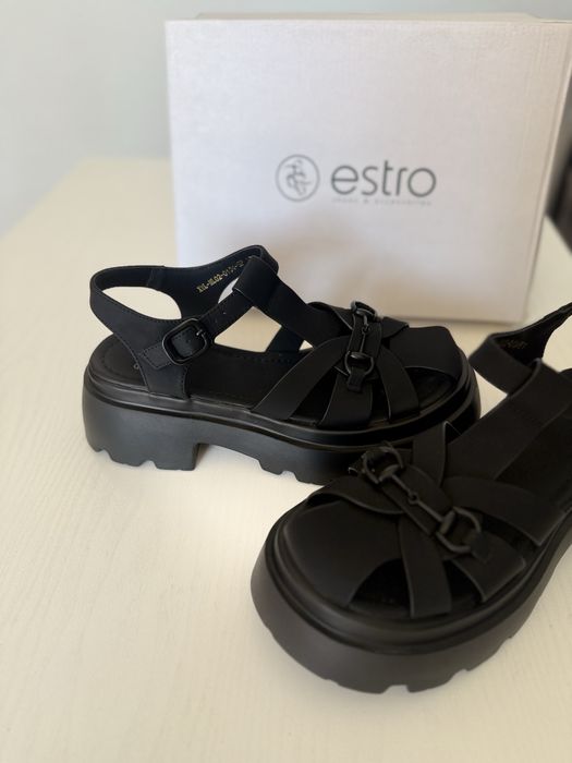 Нові шкіряні сандалі ESTRO