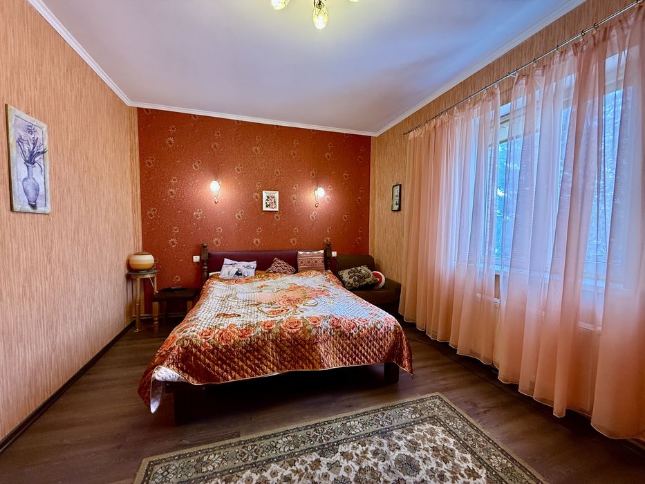 Продам будинок з ремонтом в с.Гостролучча!165кв.м,47 соток,газ, 4 кімн