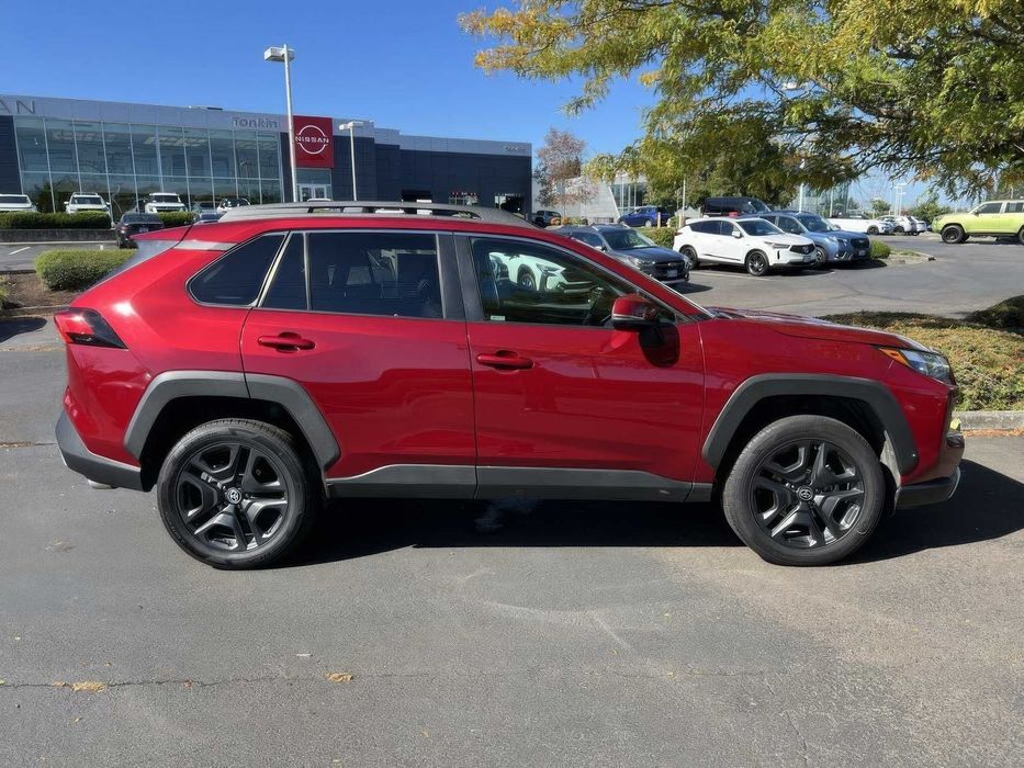 Toyota RAV4 XLE Premium      2023