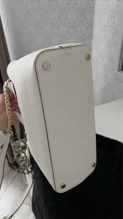 Сумка шкіряна Donna Karan DKNY біла