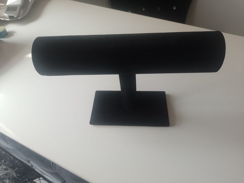 Stojak na bransoletki czarny welurowy