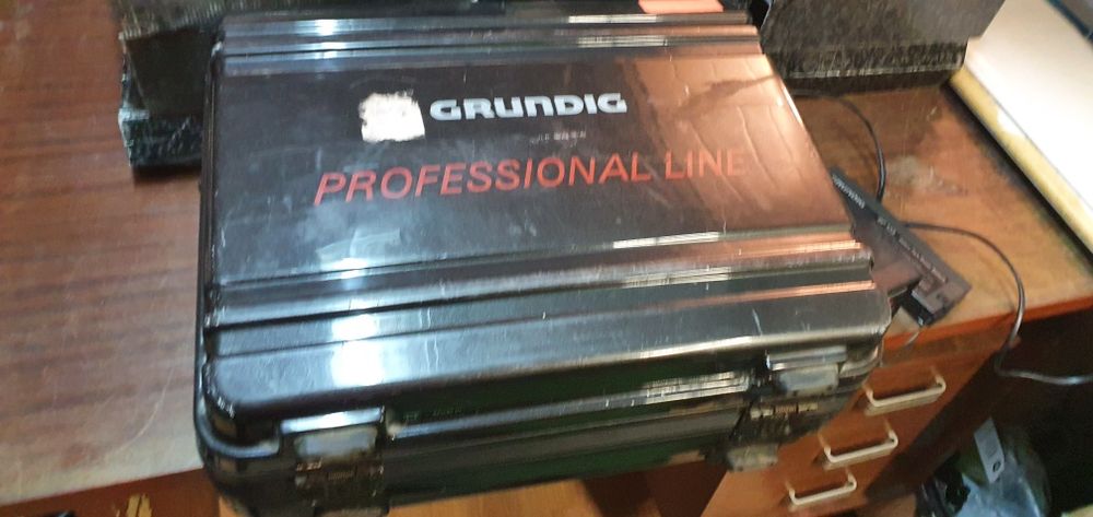 Câmara VHS profissional GRUNDIG