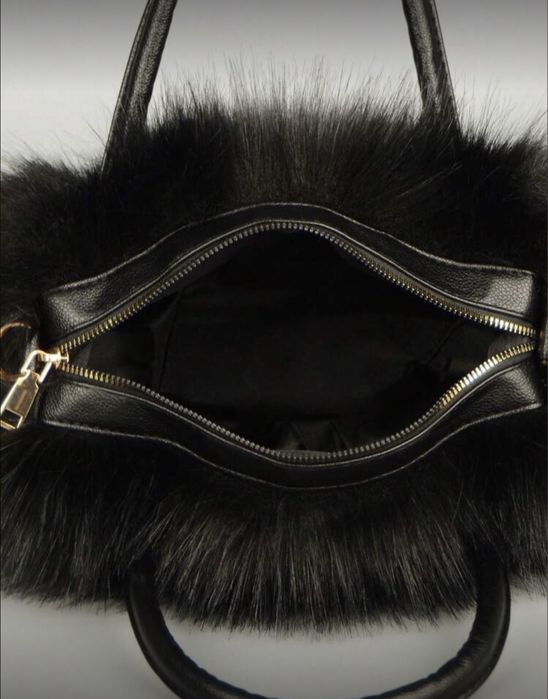 Пушистая сумка с мехом черная кожаная