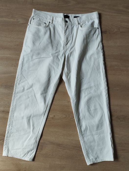 Kremowe dżinsy damskie