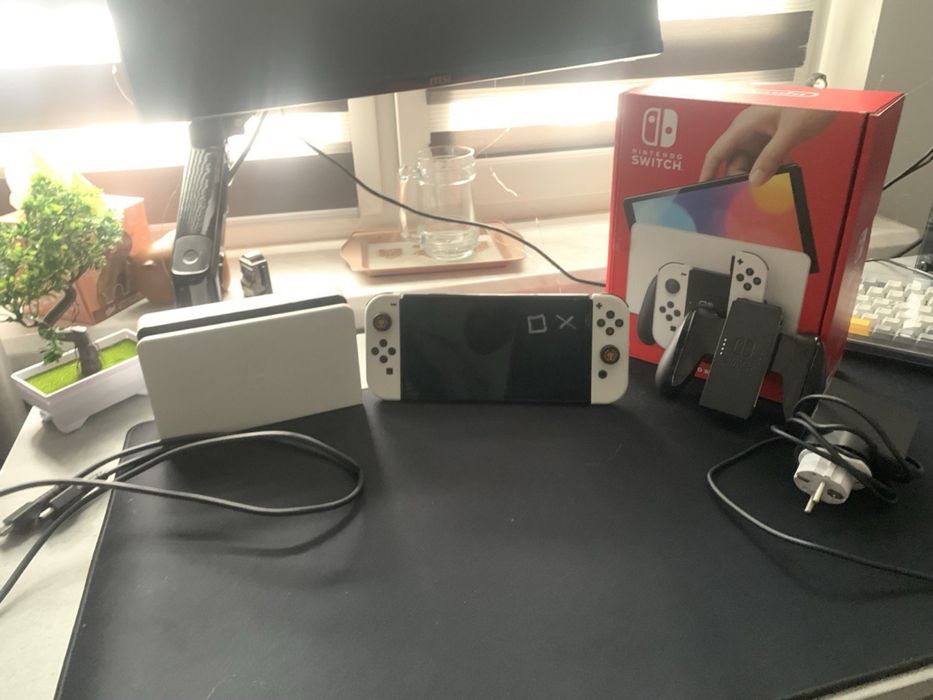 Продам Nintendo Switch Oled 256GB